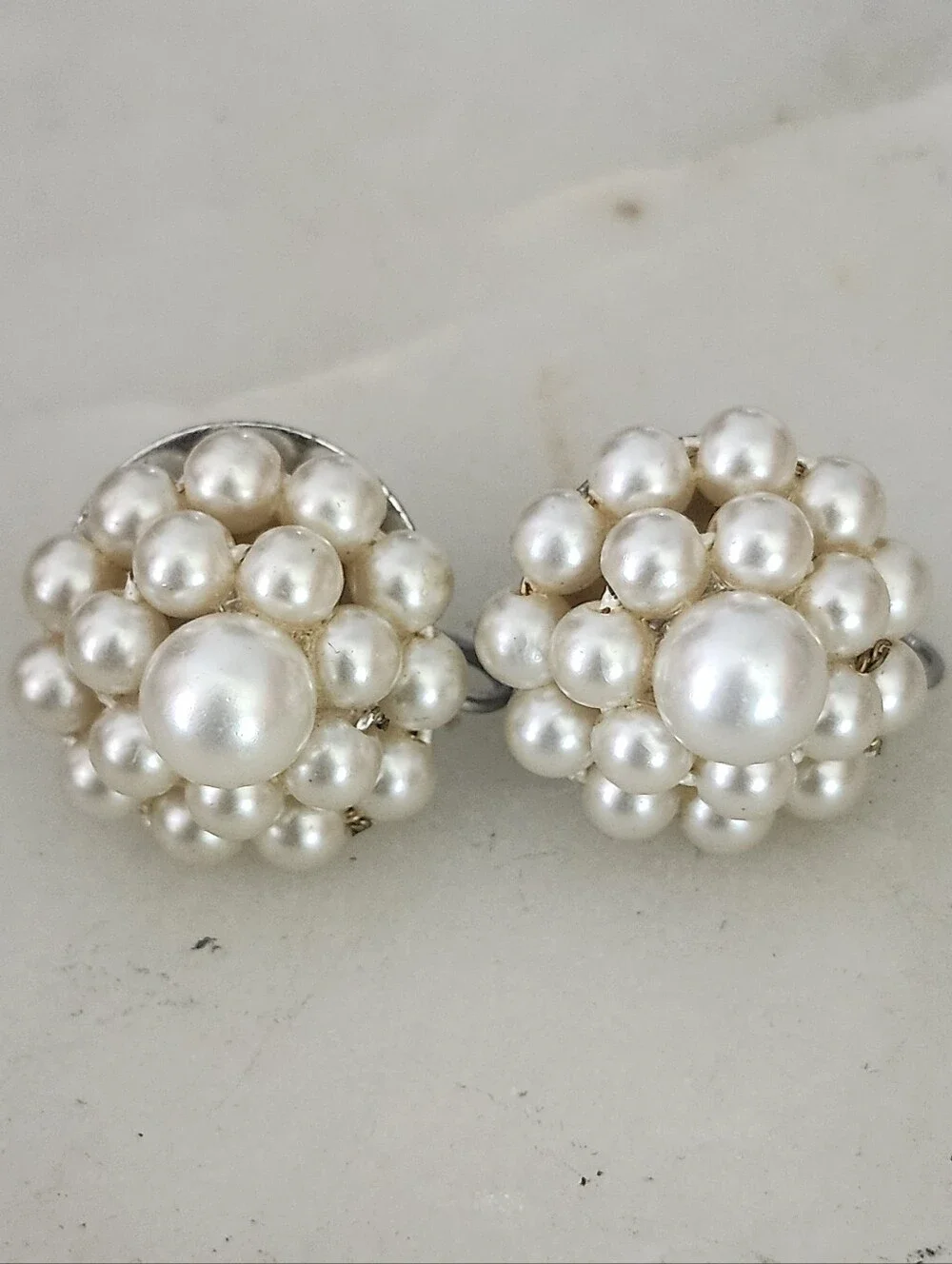 Vtg Classic Faux Pearl Cluster Screw Back Earrings